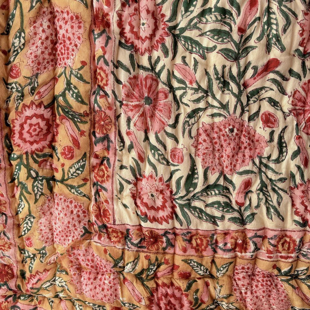 未使用※インド ブロックプリント 中綿入りベビーキルト オレンジイエロー　ラグ