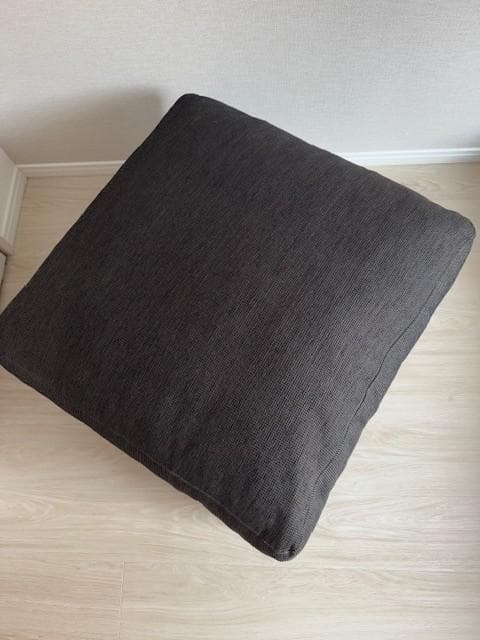 NOYES オットマン　黒　ファブリック