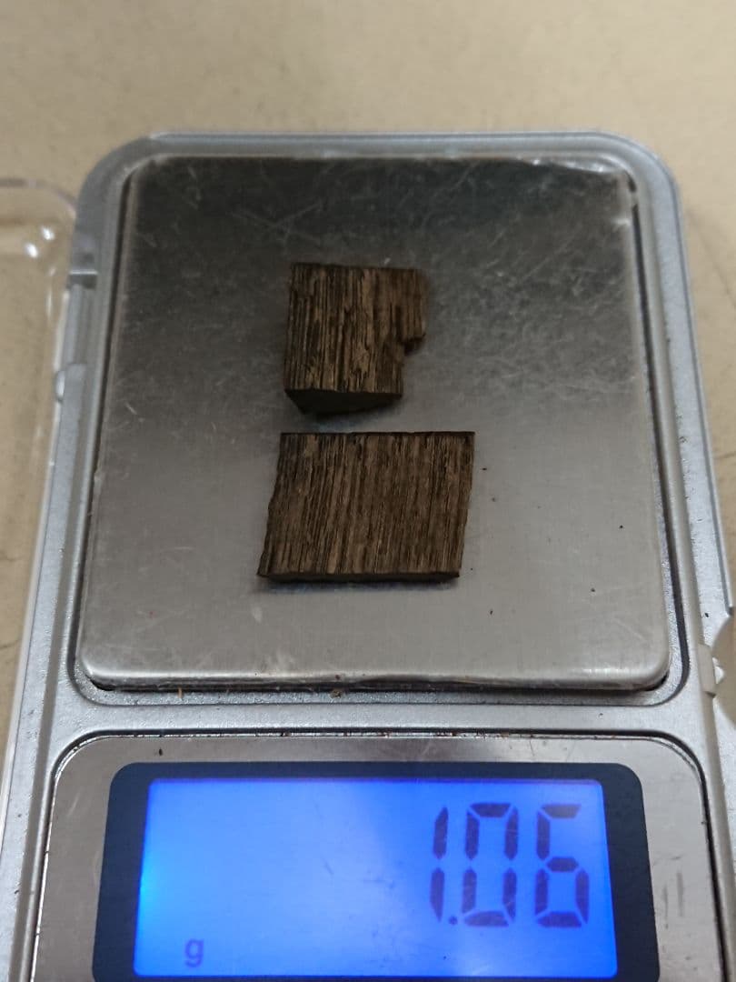 伽羅割 1.06ｇ (伽羅 沈香 白檀 香木)