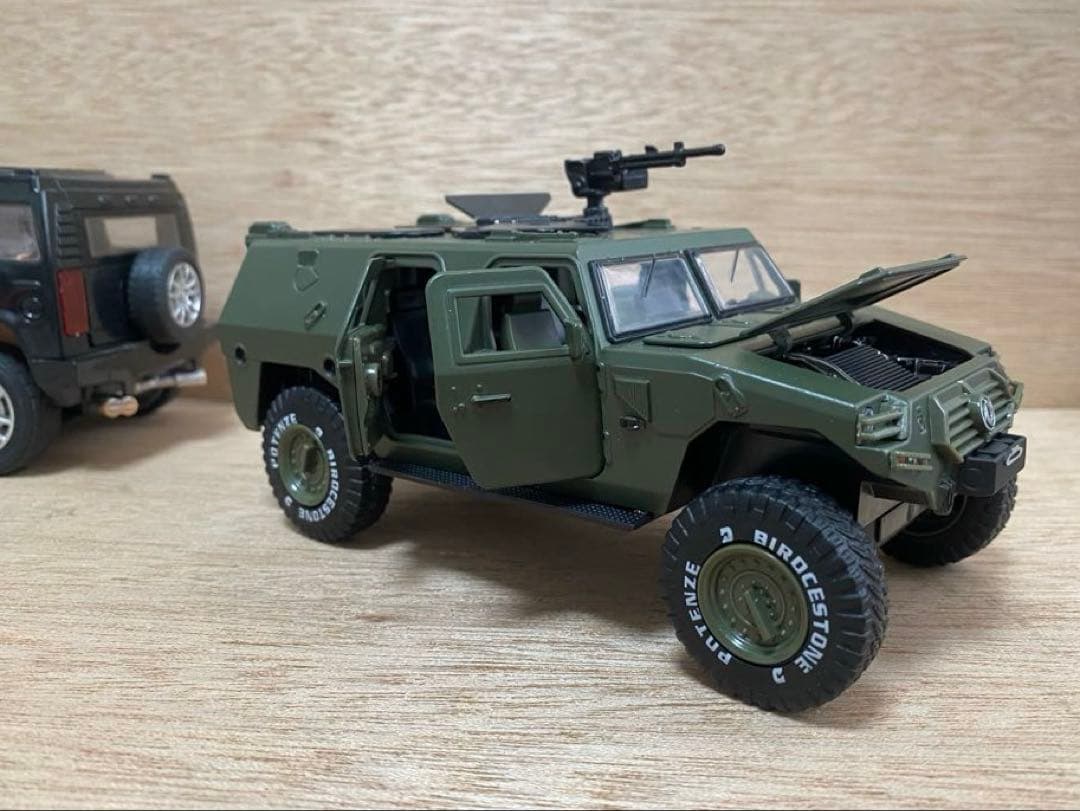 レア！1/24 装甲車　ミニカー　東風汽車集団　東風　EQ2050 猛士