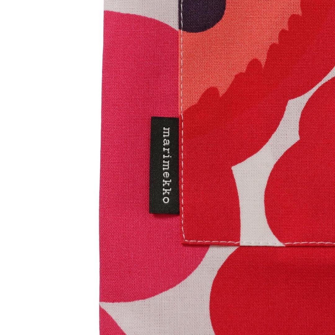 マリメッコ花柄エプロン赤