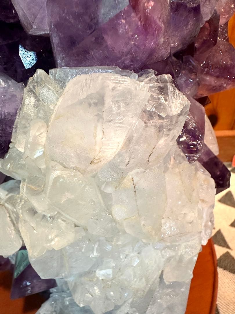 特価　アメジスト＆カルサイトクラスター（台付き）