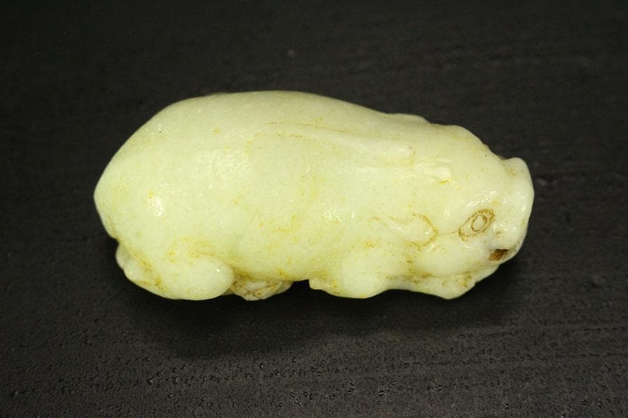 中国美術 白玉 刻猪 根付 置物 5.7cmx3.1cm(HA423)