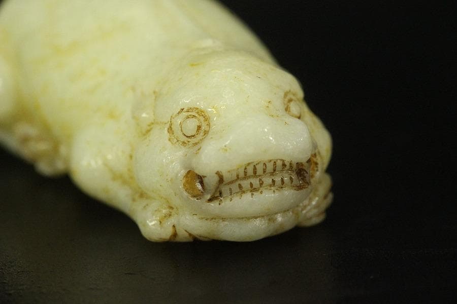 中国美術 白玉 刻猪 根付 置物 5.7cmx3.1cm(HA423)