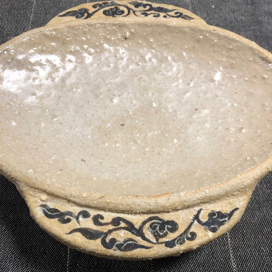 松本郁美さん　灰陶加彩耳付き皿 大