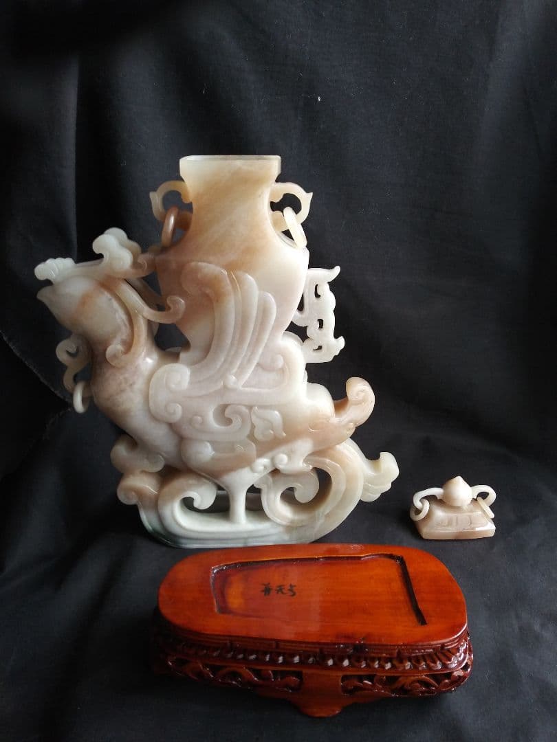 玉製鶏尊　南陽翡翠(独山玉)製　中国工芸品　置物　NO.640