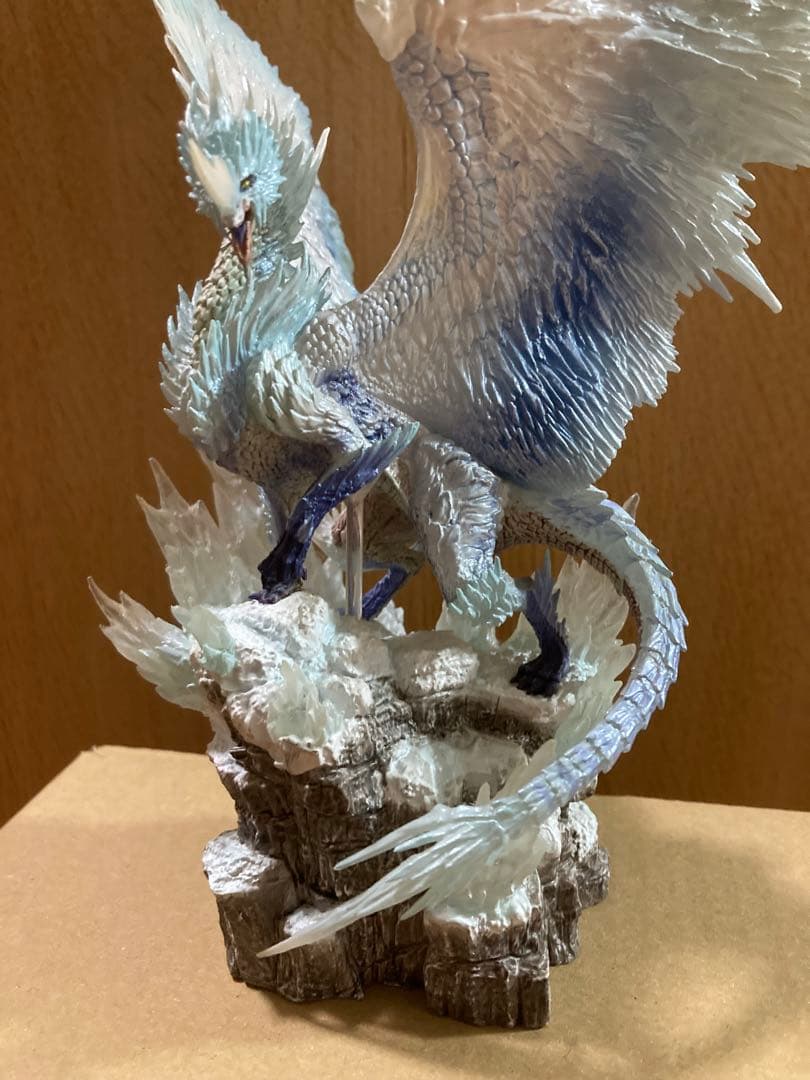 モンスターハンターワールド　アイスボーン　同梱フィギュア　イヴェルカーナ　PS4