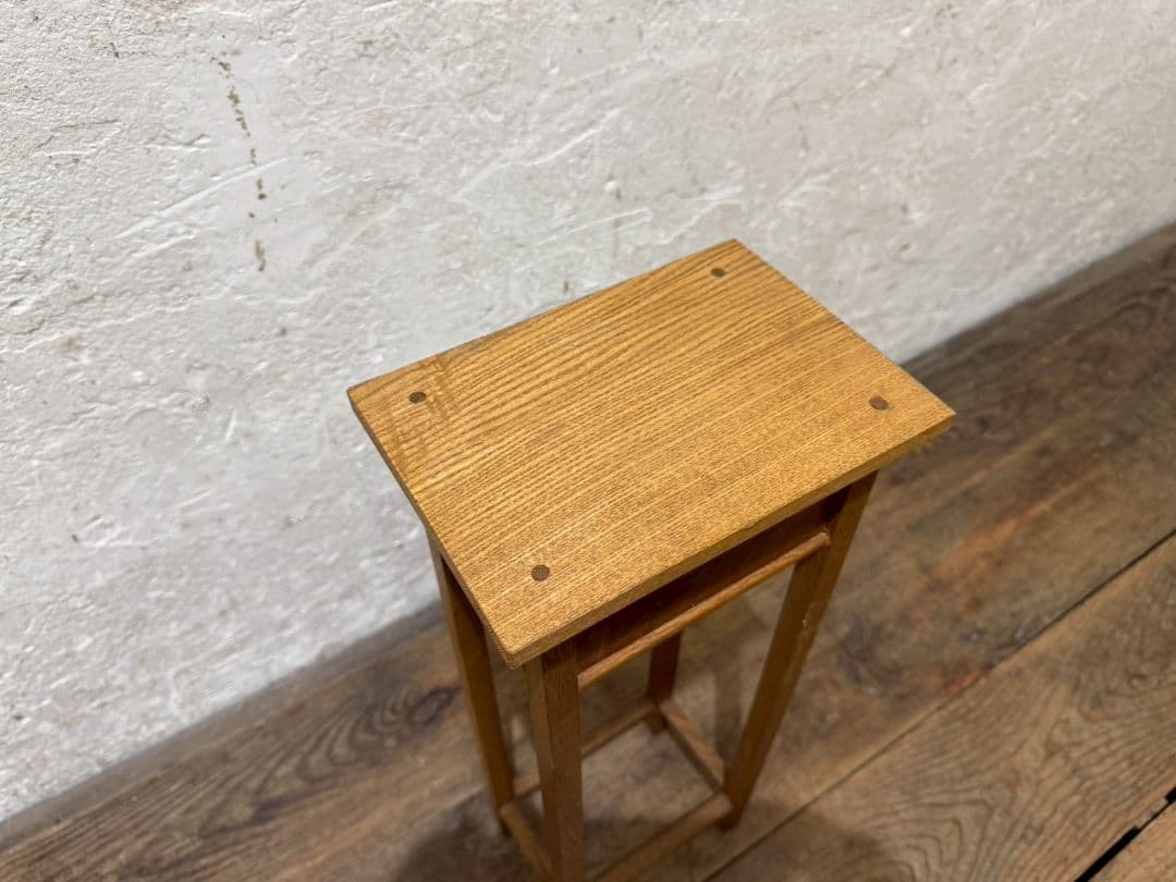 1177 小ぶりなサイドテーブル　陳列台　展示台　花台　古家具　レトロ　和モダン