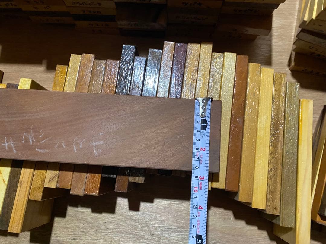 木材の端材サンプル162枚