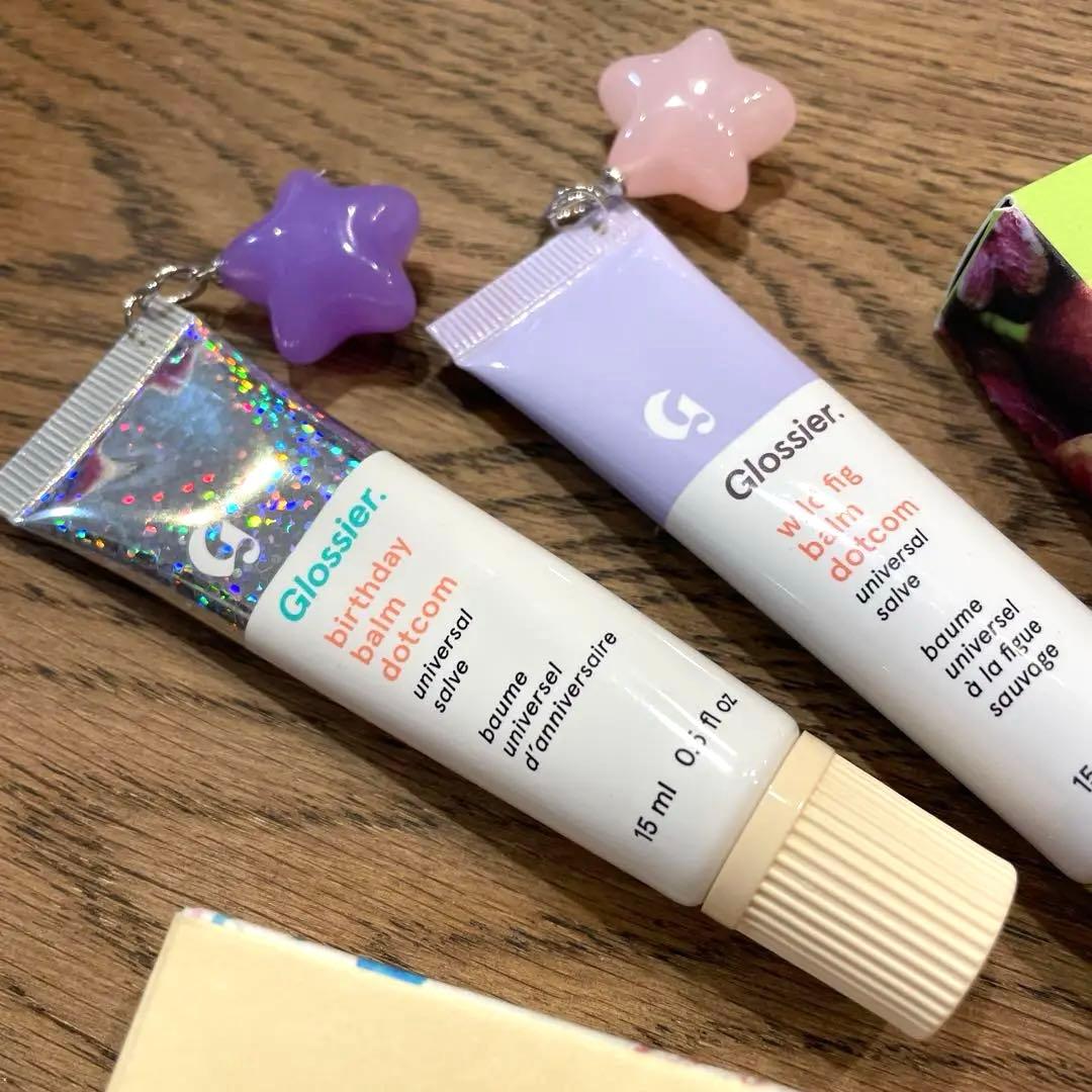 Glossier lip BARM birthday Wildfig チャーム付