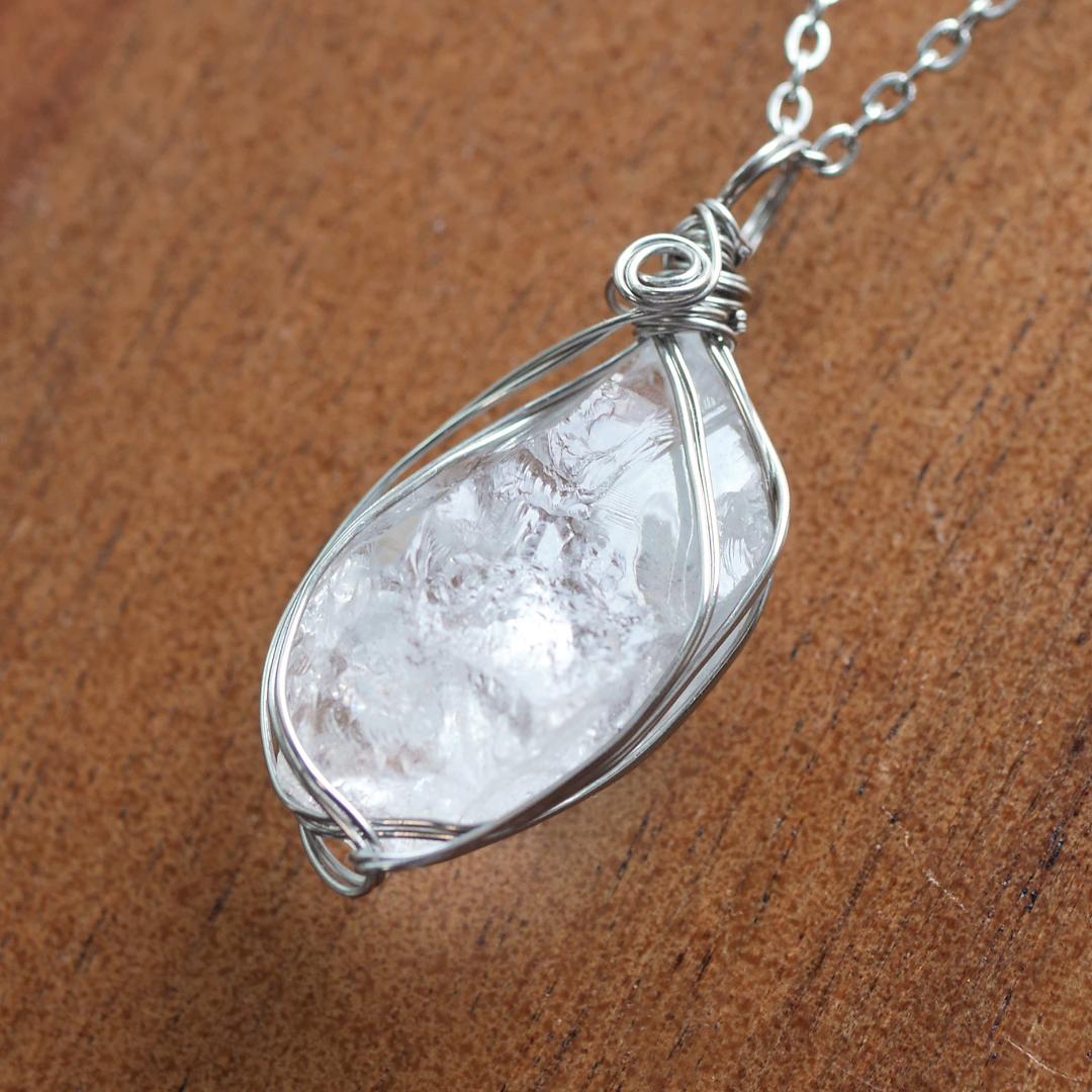 【2月特価】ワイヤー巻き☆宝石質 ロシアンレムリアンシードクリスタ（チェーン付）