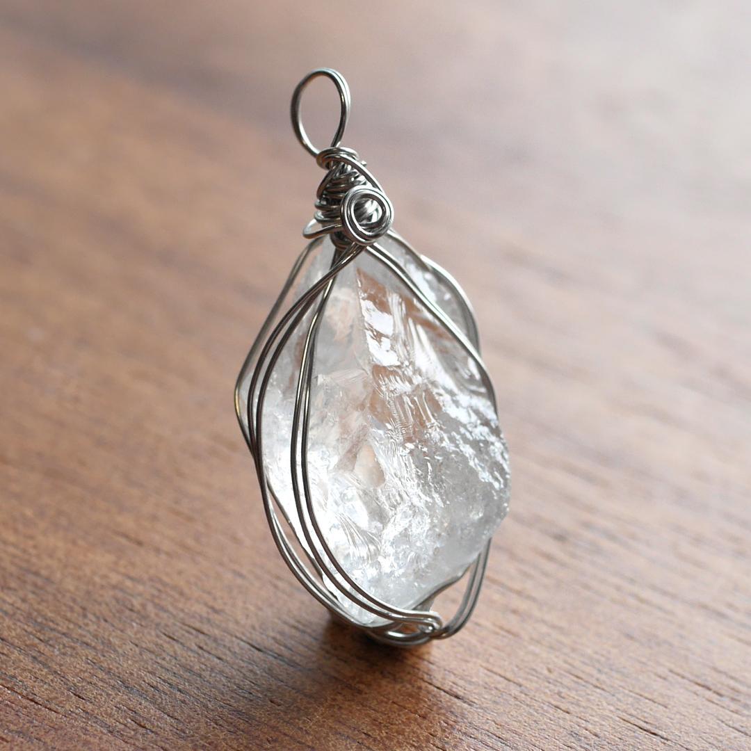 【2月特価】ワイヤー巻き☆宝石質 ロシアンレムリアンシードクリスタ（チェーン付）