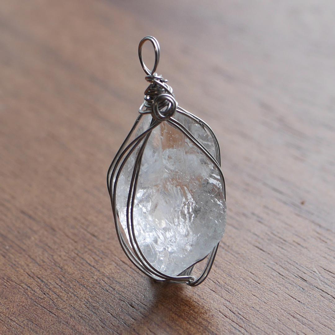 【2月特価】ワイヤー巻き☆宝石質 ロシアンレムリアンシードクリスタ（チェーン付）