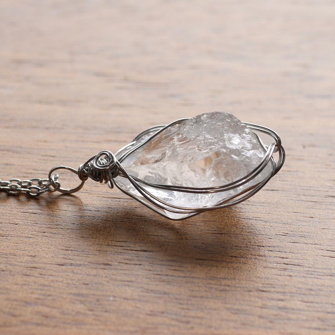 【2月特価】ワイヤー巻き☆宝石質 ロシアンレムリアンシードクリスタ（チェーン付）