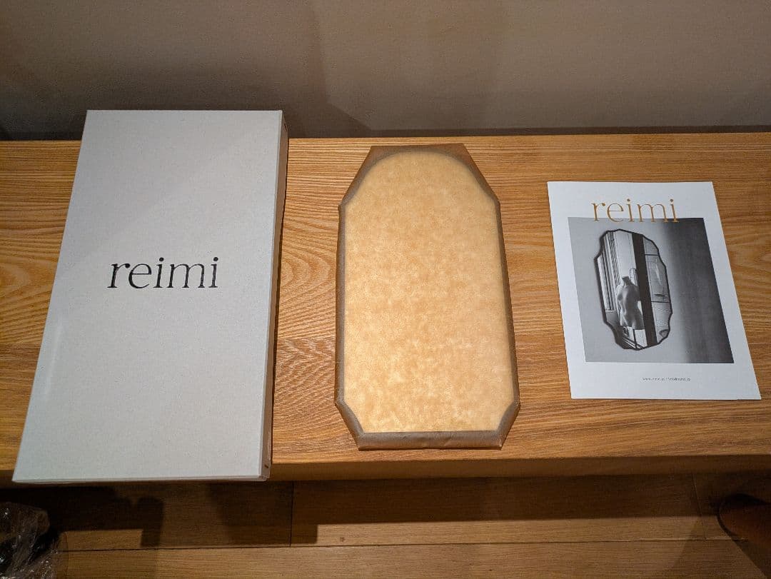 reimi ／ 作家物ミラー 壁掛け紐付き