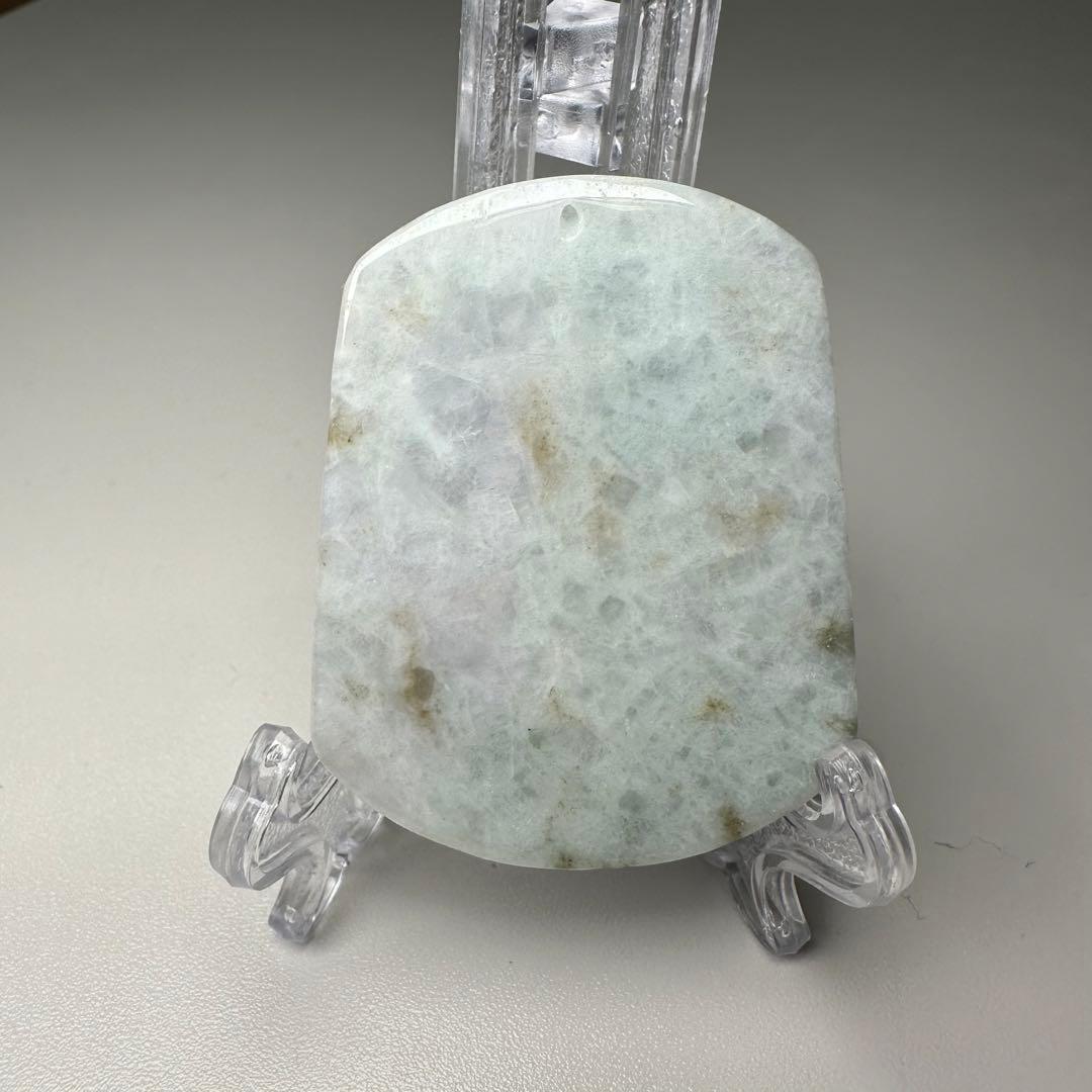 翡翠彫刻ペンダント 山水図