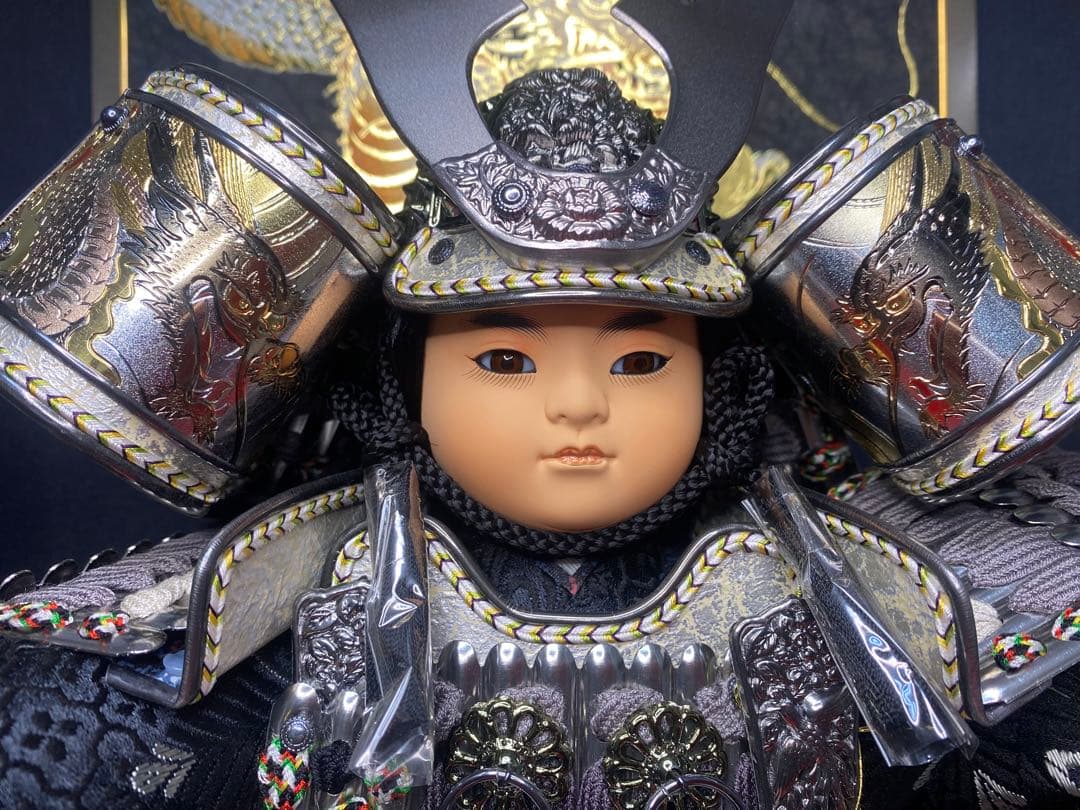 若大将　東京久月　五月人形　家紋付き兜鎧飾り　オルゴール付き六角形ガラスケース入