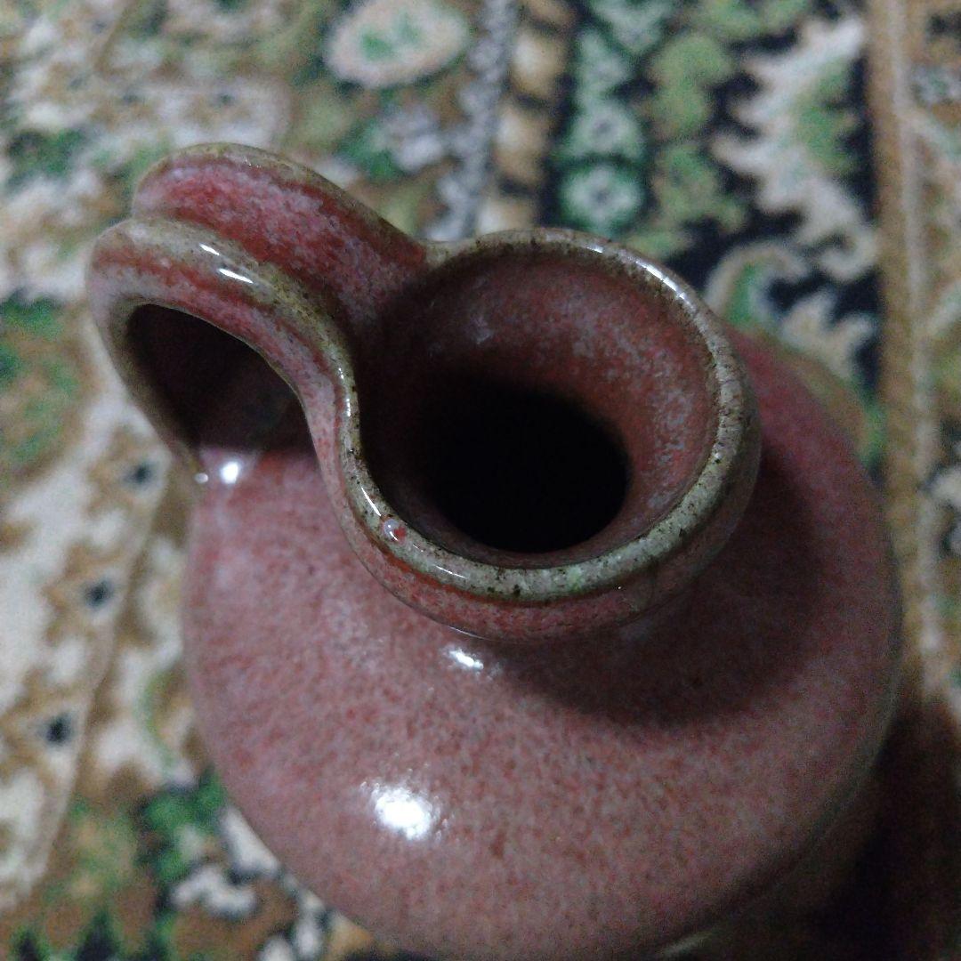 赤土色のハンドル付き陶器瓶　花瓶