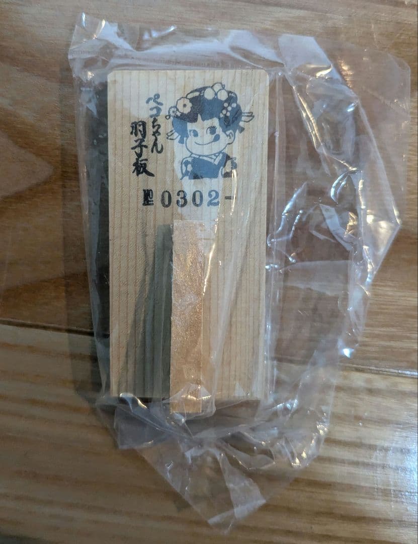 ペコちゃん　羽子板　10号　飾台付