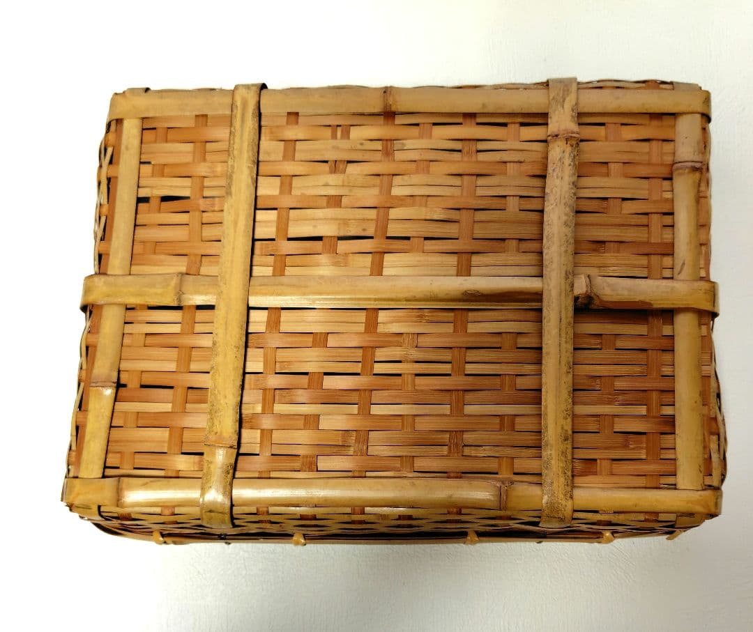 レトロ　竹細工の長方形カゴ