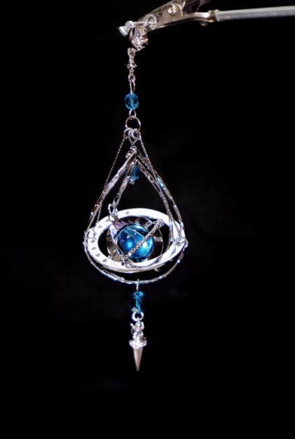 KITTO|【水星】水のような輝き ブルークリスタル ワイヤーアート ピアス