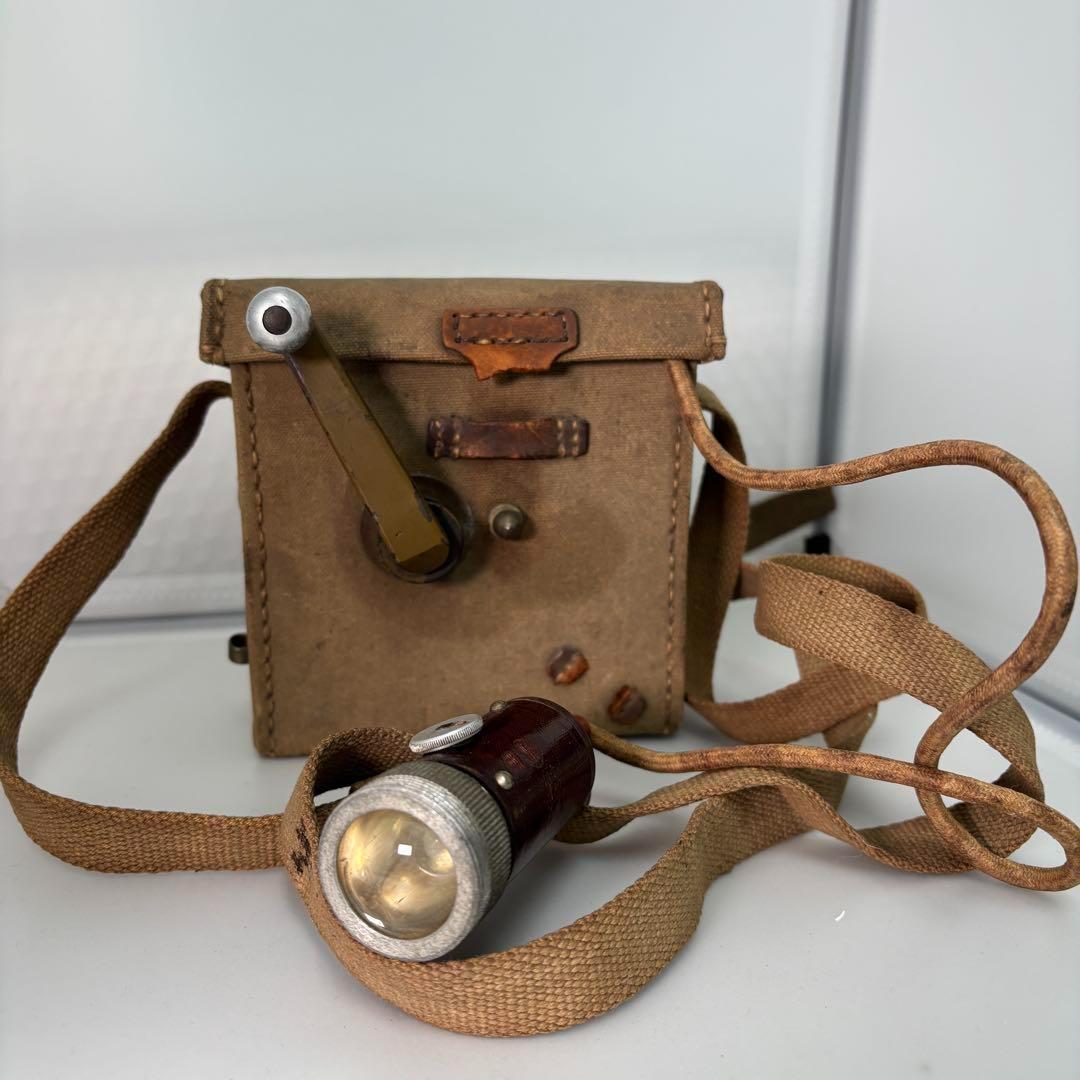 旧日本陸軍 手廻し 手動懐中電灯 ゼンマイ巻 照明 ランプ