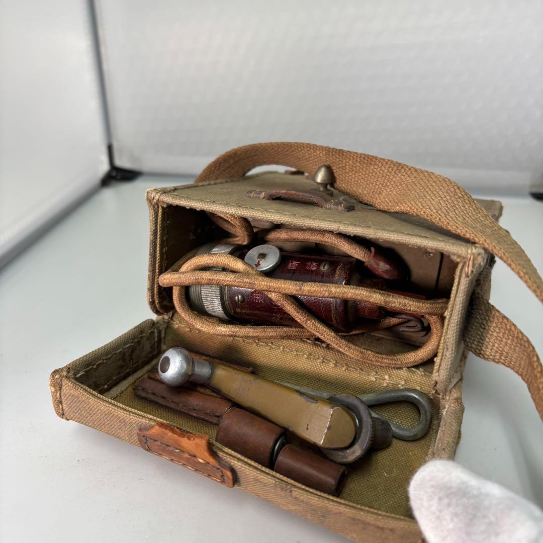 旧日本陸軍 手廻し 手動懐中電灯 ゼンマイ巻 照明 ランプ