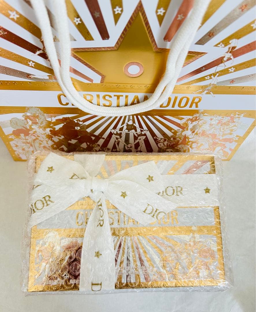 本日中発送　完売　新品未使用　ディオール dior 2025 ホリデー　オファー