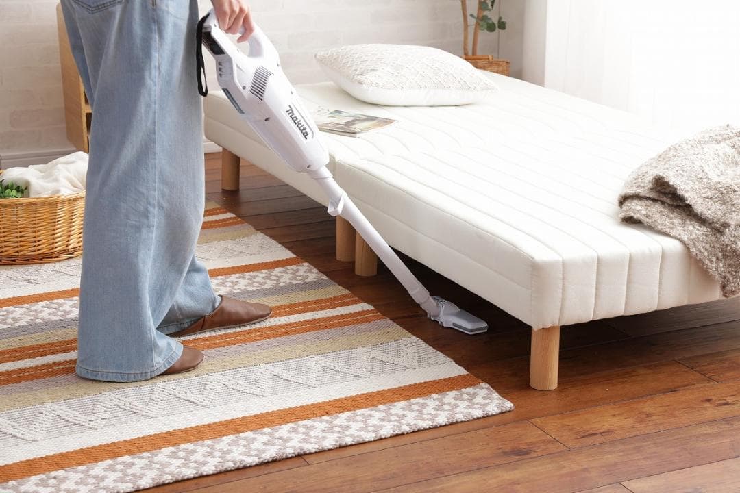 《新品・送料無料》脚付きマットレスベッド【セミダブル】