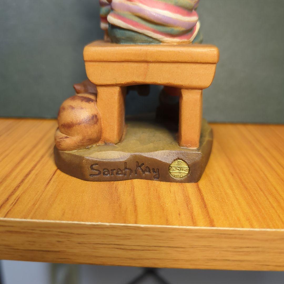 アンリ人形　木彫り人形　タイトル 少女と仔猫です。