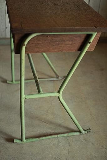 雰囲気の良い古い小学校の机　鉄脚　古材