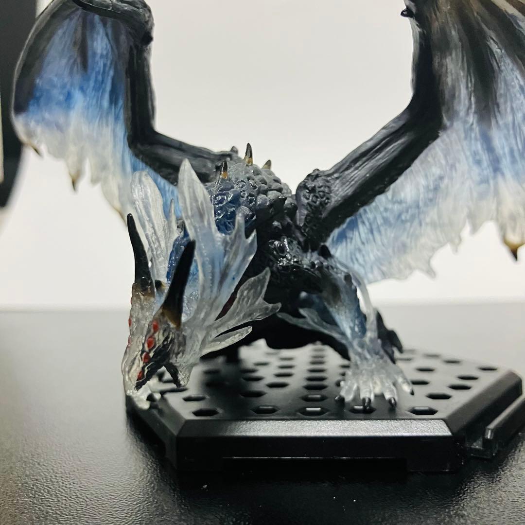 ムフェトジーヴァ&ゼノジーヴァ(臨界状態) フィギア