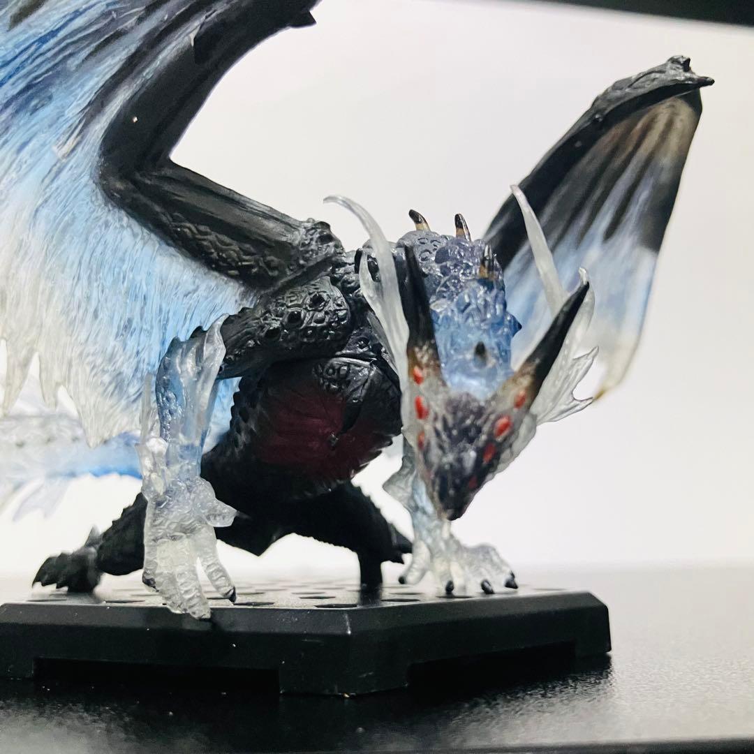 ムフェトジーヴァ&ゼノジーヴァ(臨界状態) フィギア