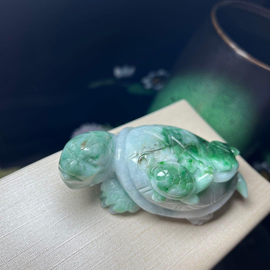 本翡翠　大きい縁起が良い亀親子置き物