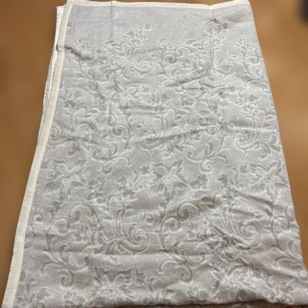 ミラ・ショーン　シルク混毛布 140cm x 200cm