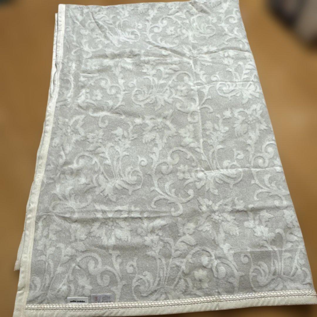 ミラ・ショーン　シルク混毛布 140cm x 200cm