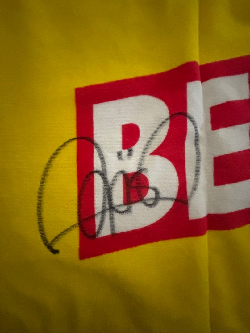 BERRY GOODMAN メンバーサイン入りタオル - メルカリ