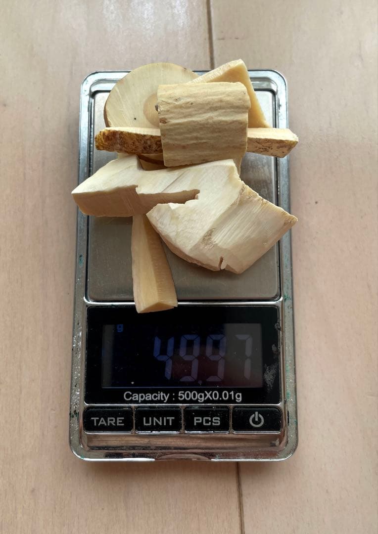 鯨歯　端材　マッコウ　根付け　ボーンカービング　イッカク　49.9g