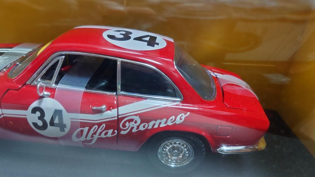 ロードシグネチャー アルファロメオ ジュリア スプリント GTA 1/18