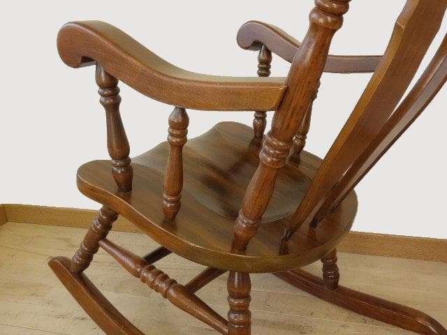 木製　ロッキングチェアー　彫刻入　再塗装済　ＵＳＥＤ