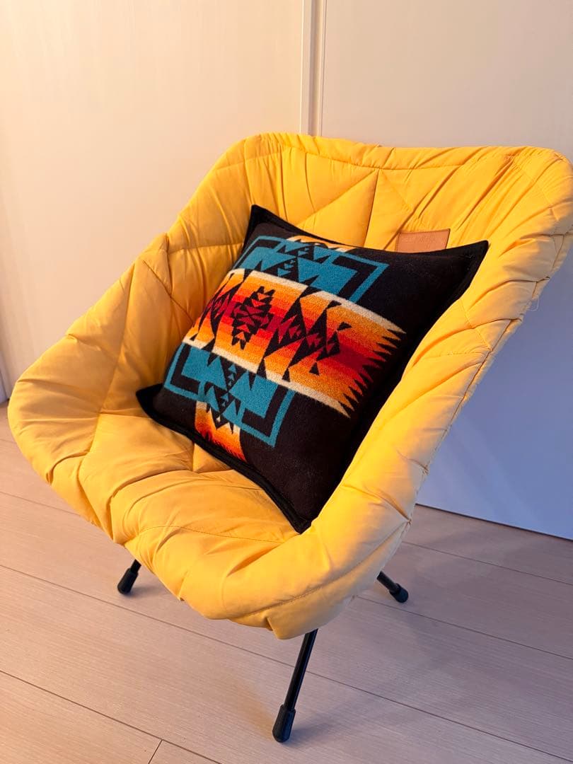 美品PENDLETON ペンドルトン　クッション　ブラック・ネイティブ柄