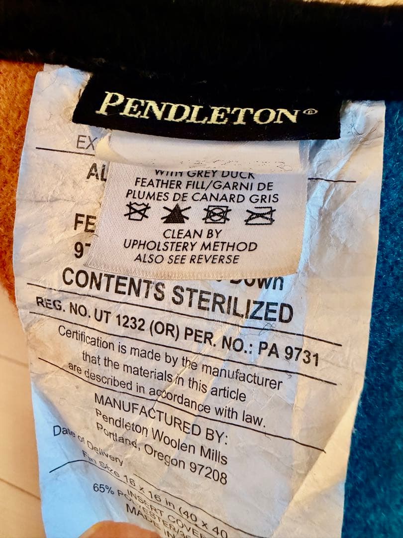 美品PENDLETON ペンドルトン　クッション　ブラック・ネイティブ柄