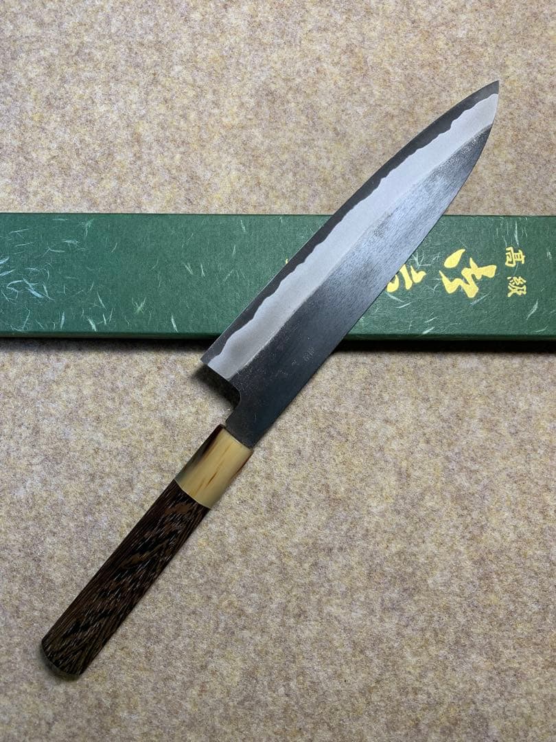 森本光一作　和牛刀 黒打 包丁　7寸　白ニ鋼　ウェンジ白水牛八角柄