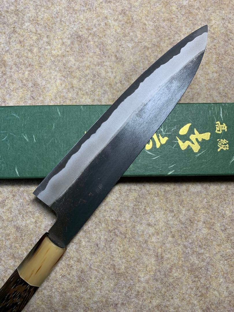 森本光一作　和牛刀 黒打 包丁　7寸　白ニ鋼　ウェンジ白水牛八角柄