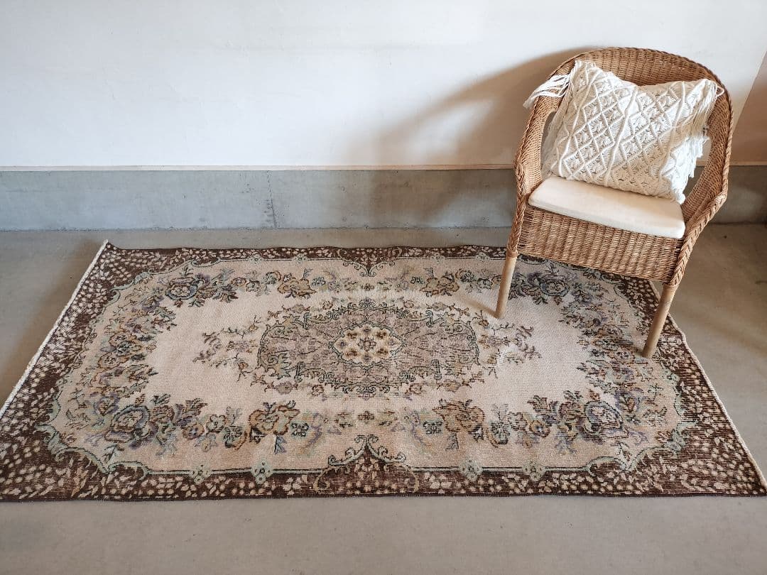 ベージュとブラウンにグレイッシュパープル　トルコラグ　石田ゆり子さんNo.719