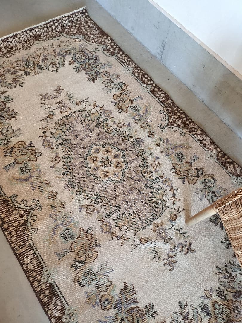 ベージュとブラウンにグレイッシュパープル　トルコラグ　石田ゆり子さんNo.719