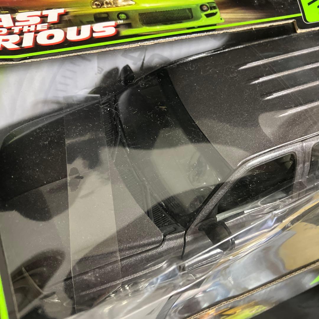 ミニカー 2000 CHEVY SUBERBAN 1/18 JOY RIDE