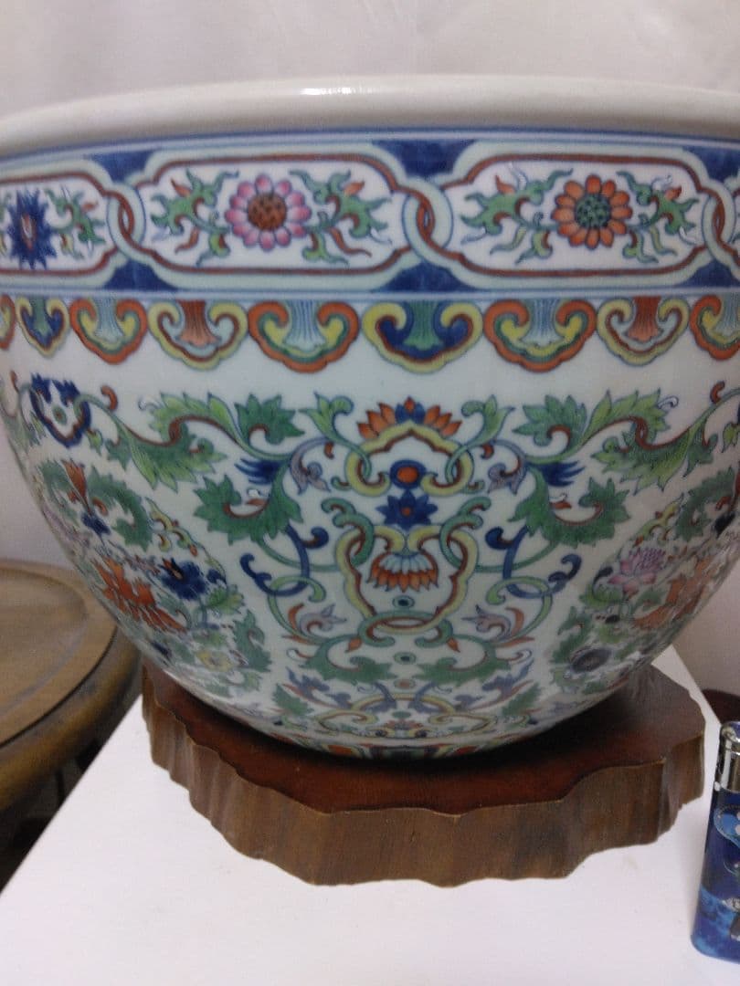 中国美術豆彩唐草紋紅