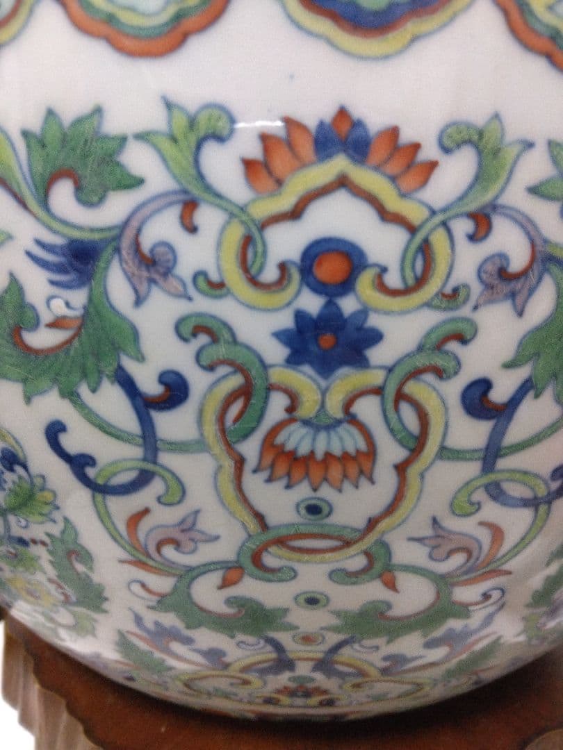 中国美術豆彩唐草紋紅