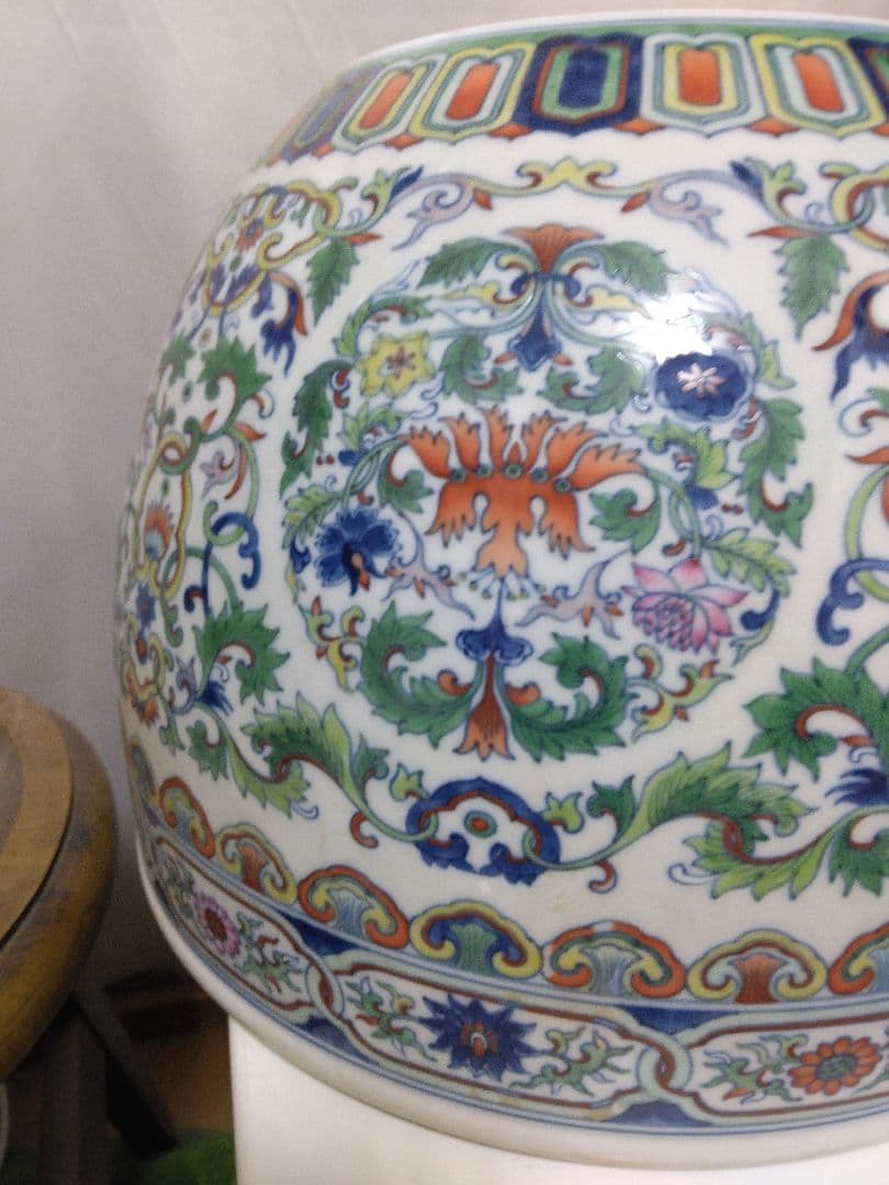 中国美術豆彩唐草紋紅